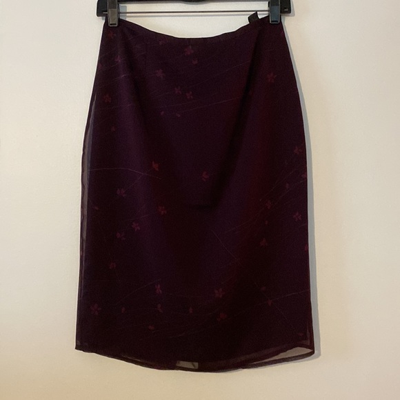 Express size 3/4 midi skirt. Lightweight snd lined. - Picture 2 of 5